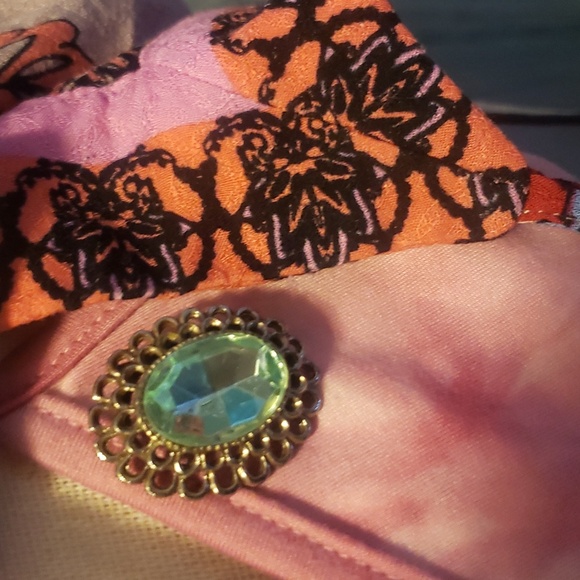 Vintage Brooch with green stone - Picture 2 of 4